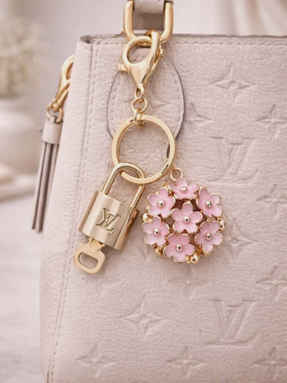 LV Authentic Gold Padlock 🔒 Key Set w/ Unbranded Flower Keychain Charm